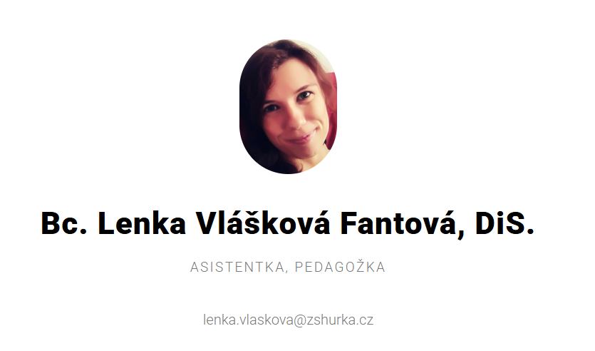 Lenka se stará o webové stránky školy a částečně o školní profil na Facebooku. Když je potřeba, supluje za chybějící kolegyně. Vystudovala sociální a humanitární práci. Pracovala v lesní mateřské škole, na základní škole, na projektu Místního akčního plánu pro vzdělávání na Kutnohorsku a pro Dům zahraniční spolupráce. Má ráda pěší turistiku a objevování. Má tři děti a tři kočky.